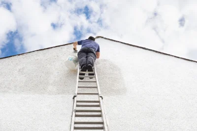 Peinture extérieure à la Chaise-Baudouin — façades et ravalement